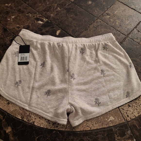 PJ Salvage lily rose print Heathered light pink with black roses M NWT - Picture 4 of 6